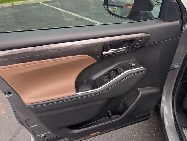 2025 Toyota Highlander Hybrid Limited 25th Edition