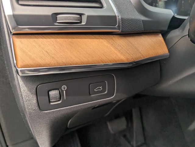 2021 Volvo XC90 T6 Momentum