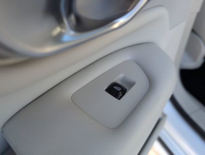 2023 Volvo XC90 B5 Plus