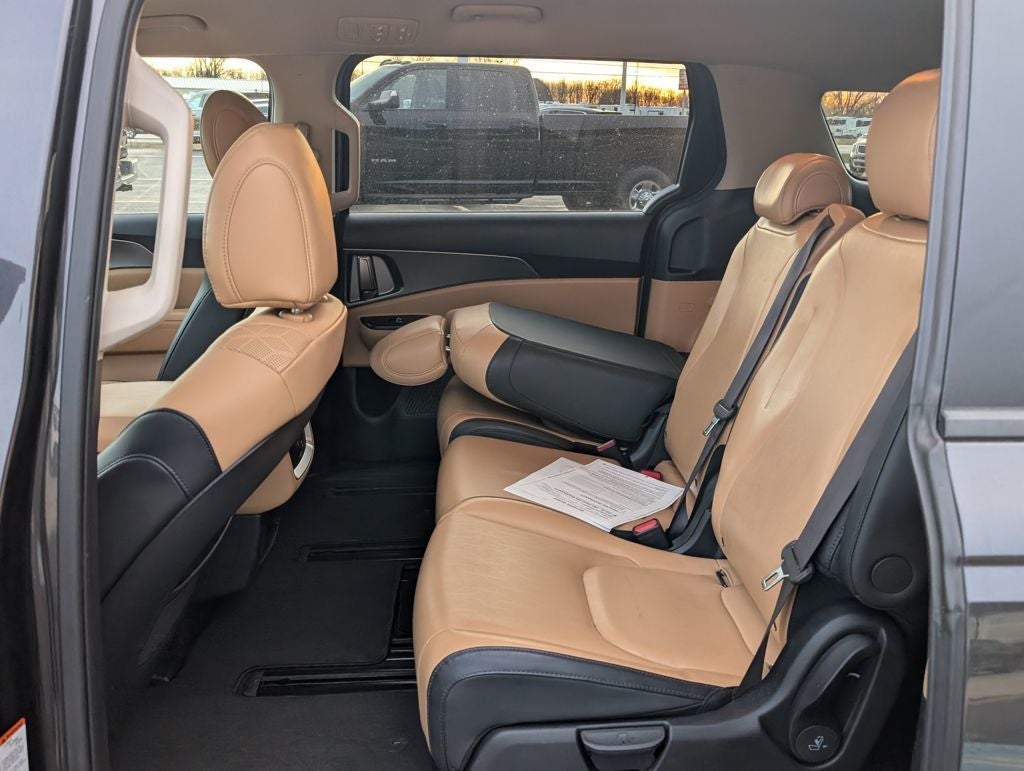 2024 Kia Carnival LX