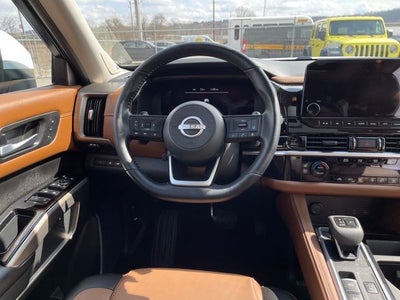 2025 Nissan Pathfinder Platinum