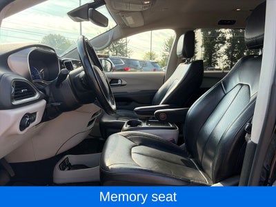 2021 Chrysler Pacifica Hybrid Touring L