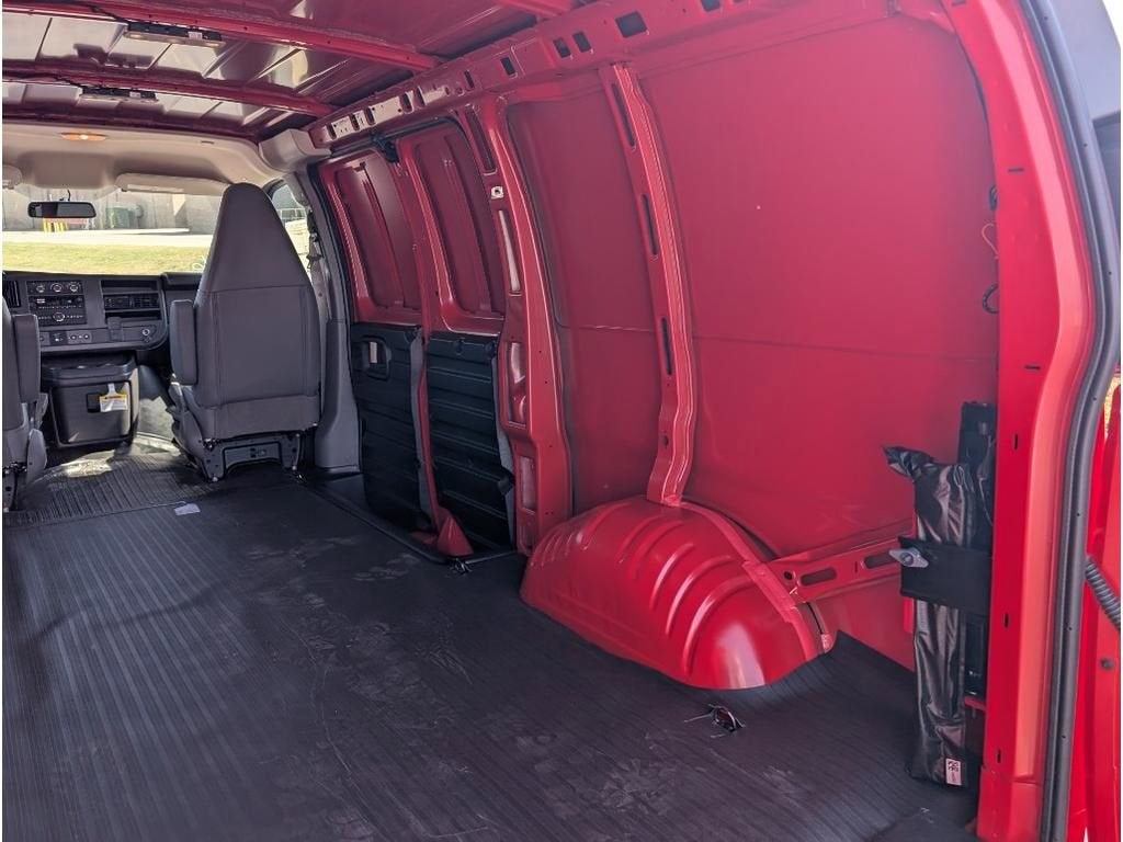 2025 Chevrolet Express Cargo WT