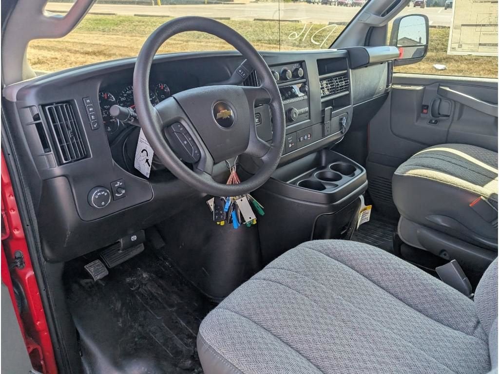 2025 Chevrolet Express Cargo WT