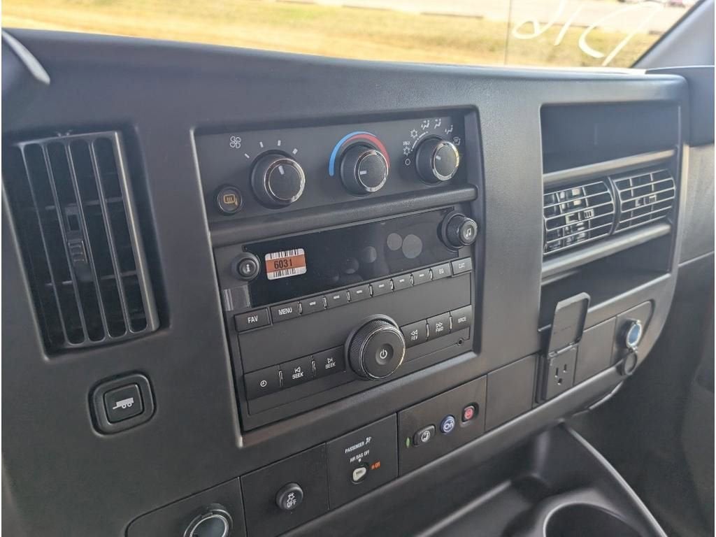 2025 Chevrolet Express Cargo WT