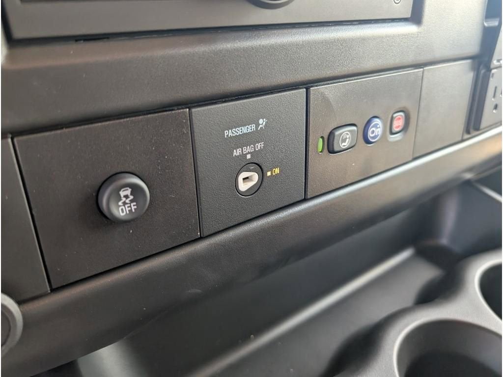 2025 Chevrolet Express Cargo WT