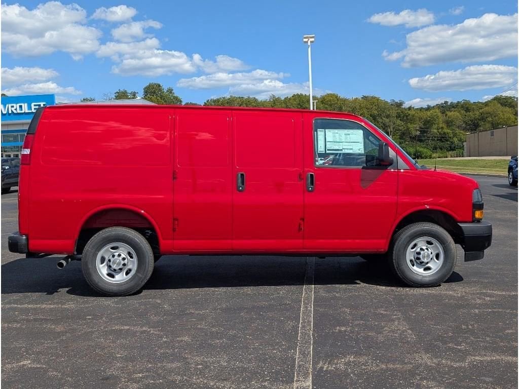 2025 Chevrolet Express Cargo WT
