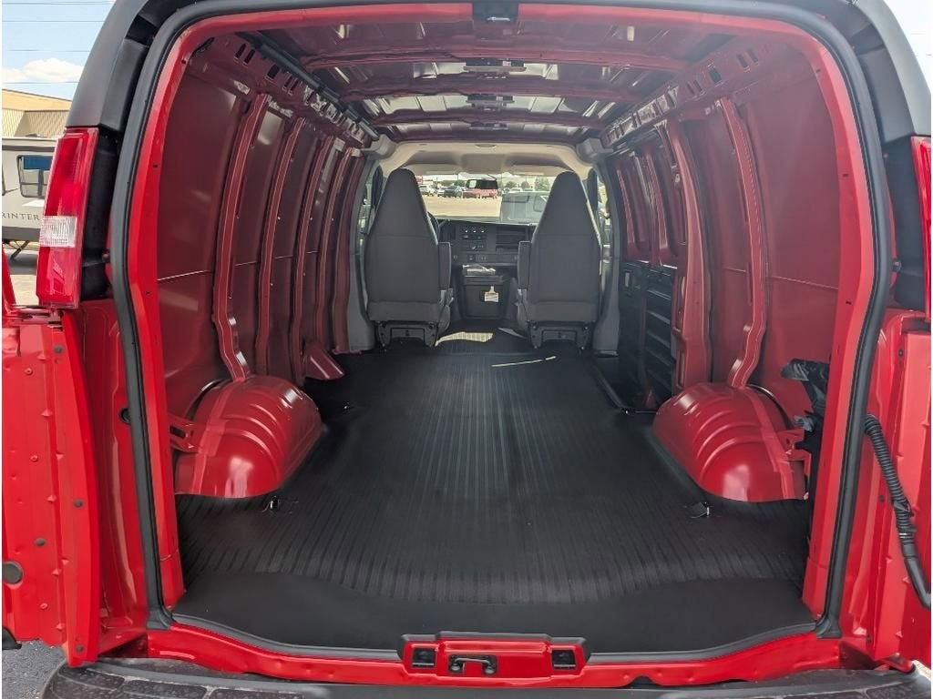 2025 Chevrolet Express Cargo WT