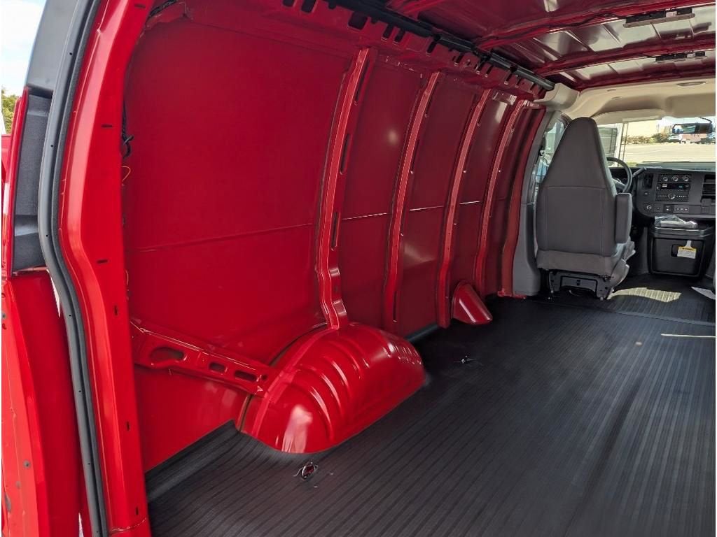 2025 Chevrolet Express Cargo WT