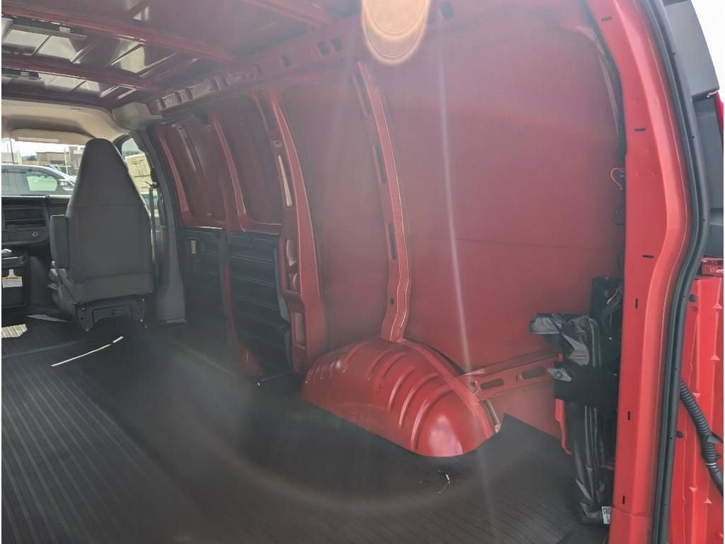 2025 Chevrolet Express Cargo WT