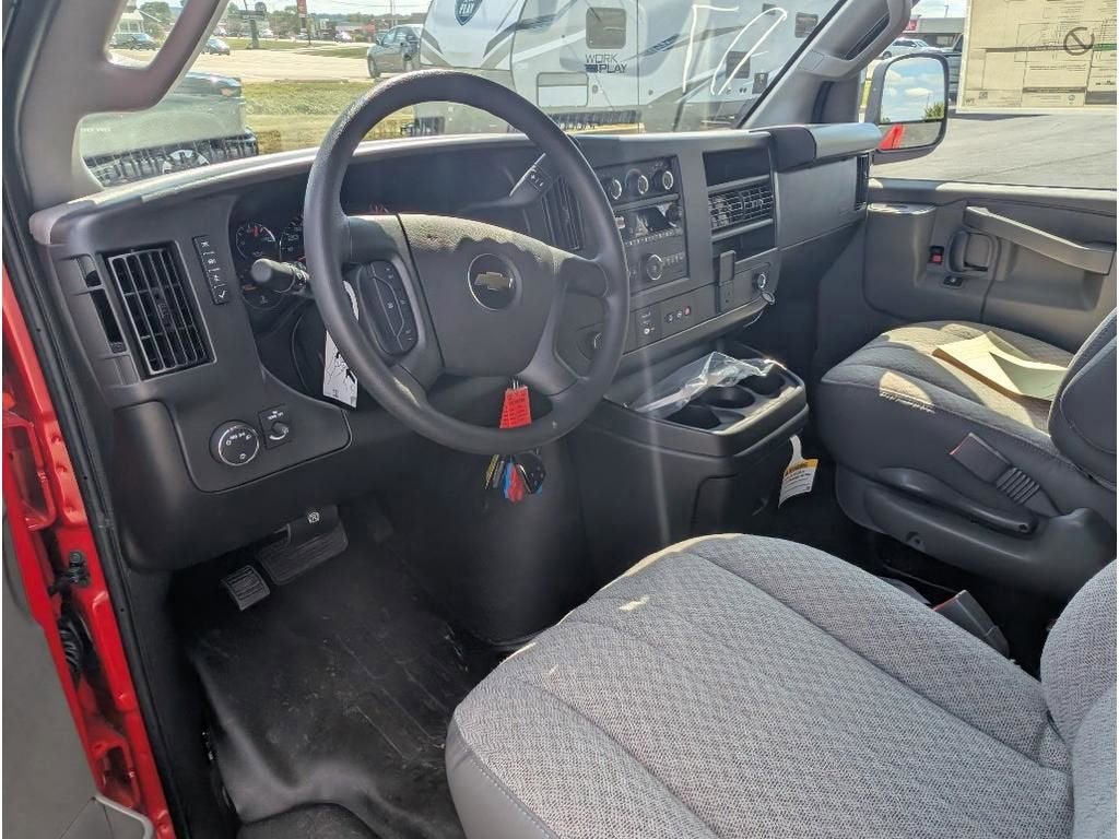 2025 Chevrolet Express Cargo WT
