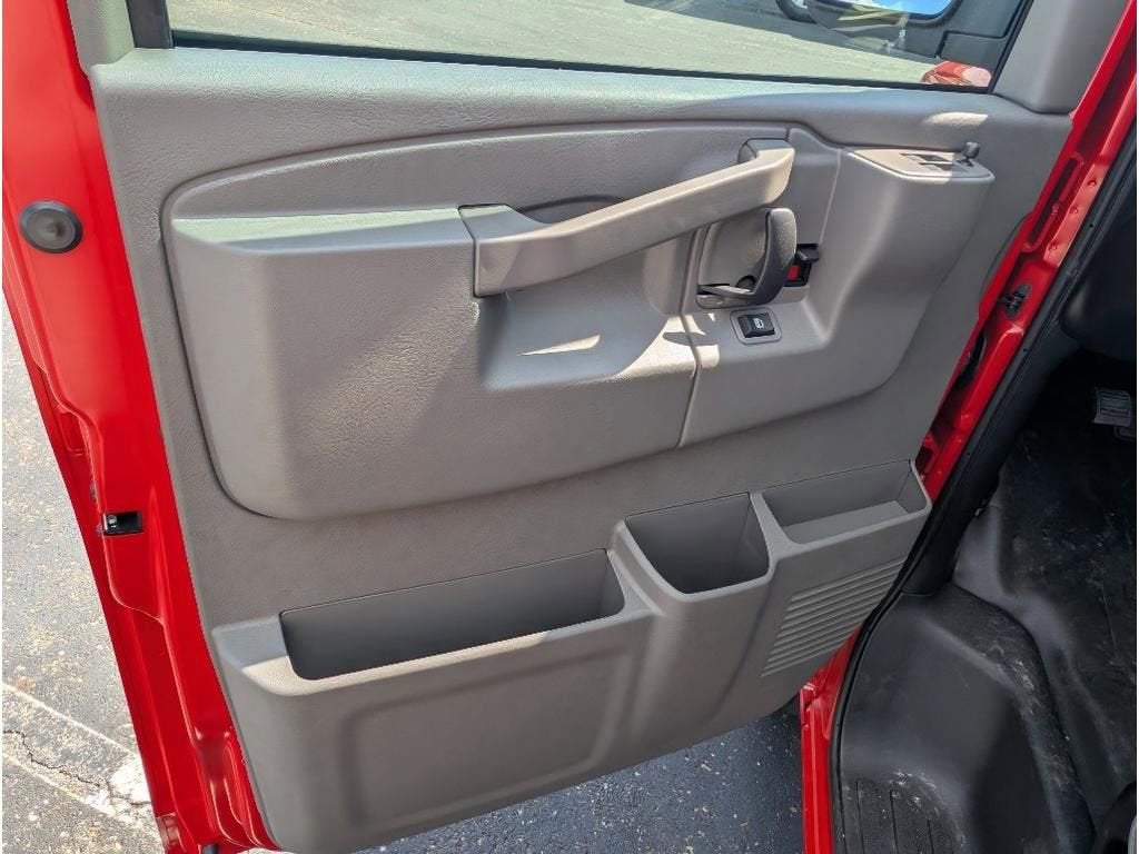 2025 Chevrolet Express Cargo WT