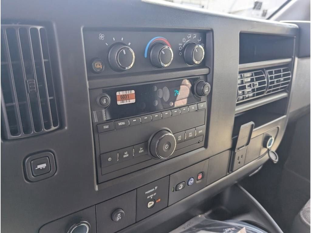 2025 Chevrolet Express Cargo WT