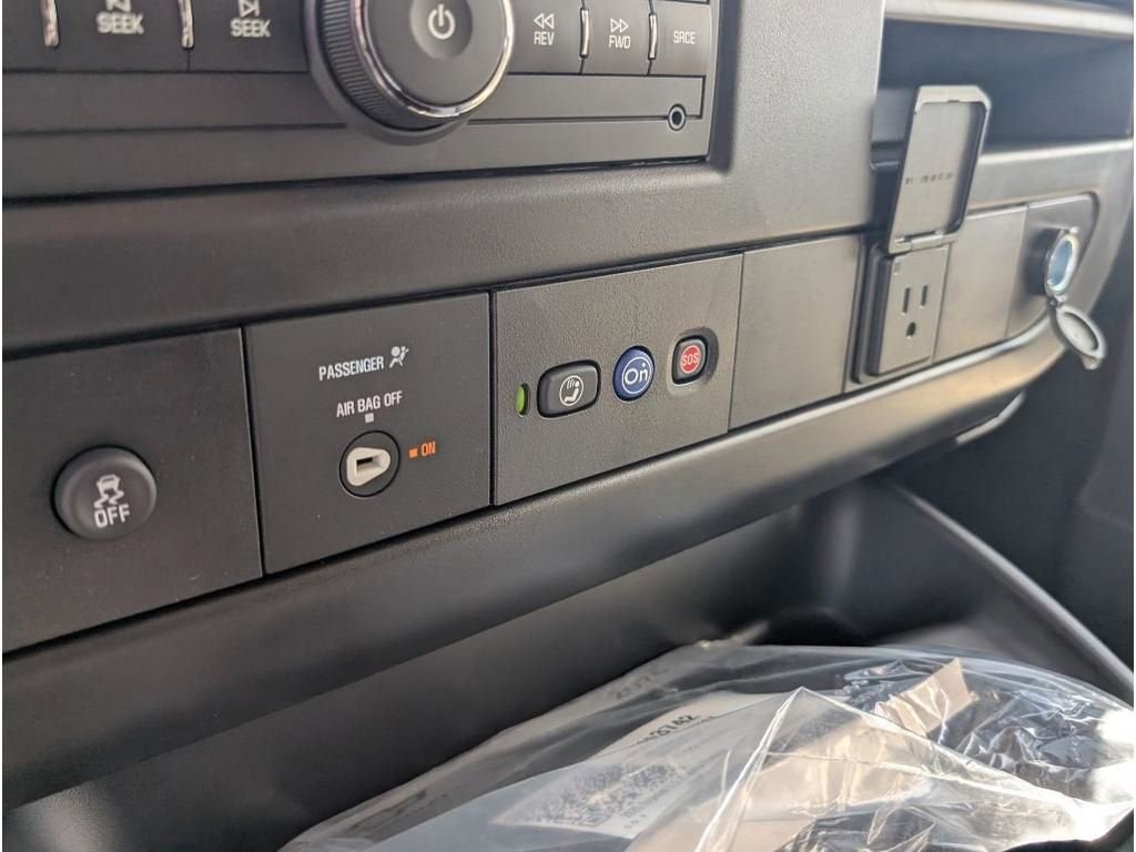 2025 Chevrolet Express Cargo WT