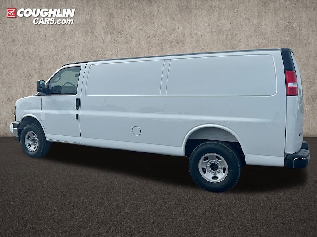 2025 Chevrolet Express Cargo 3500 WT