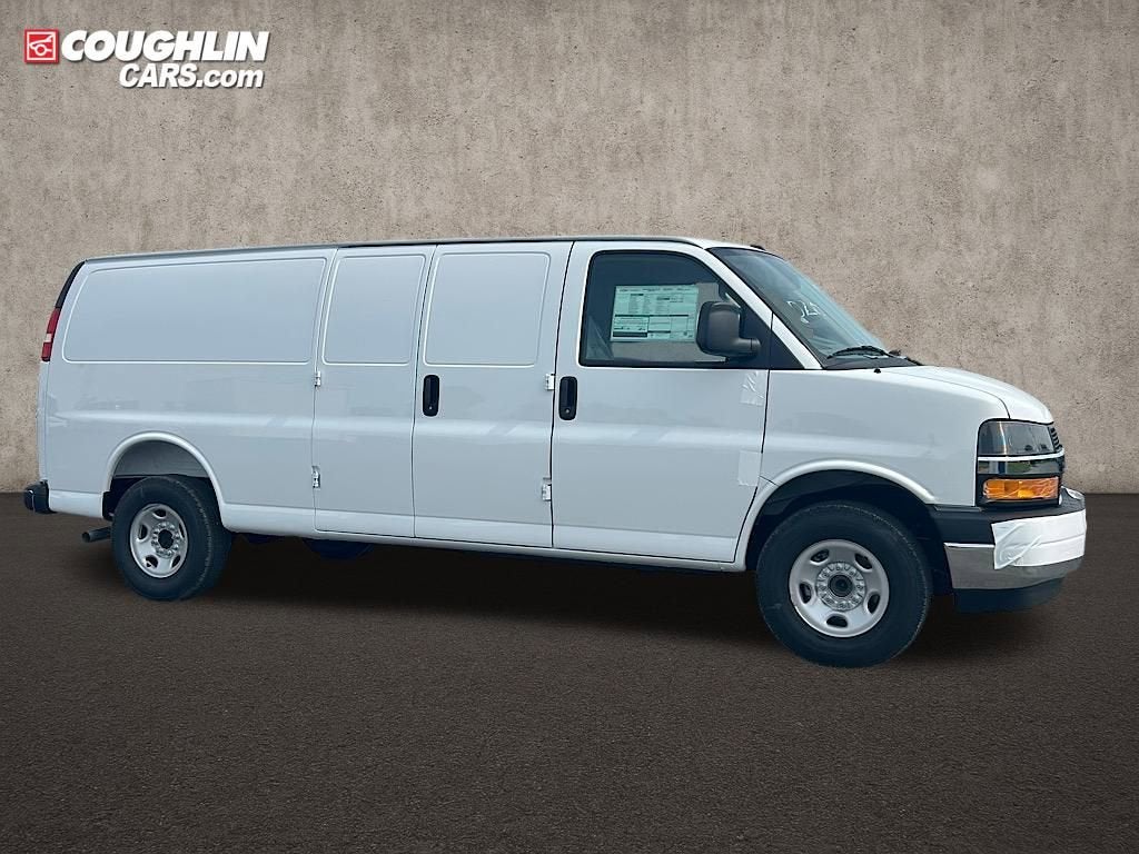 2025 Chevrolet Express Cargo 3500 WT