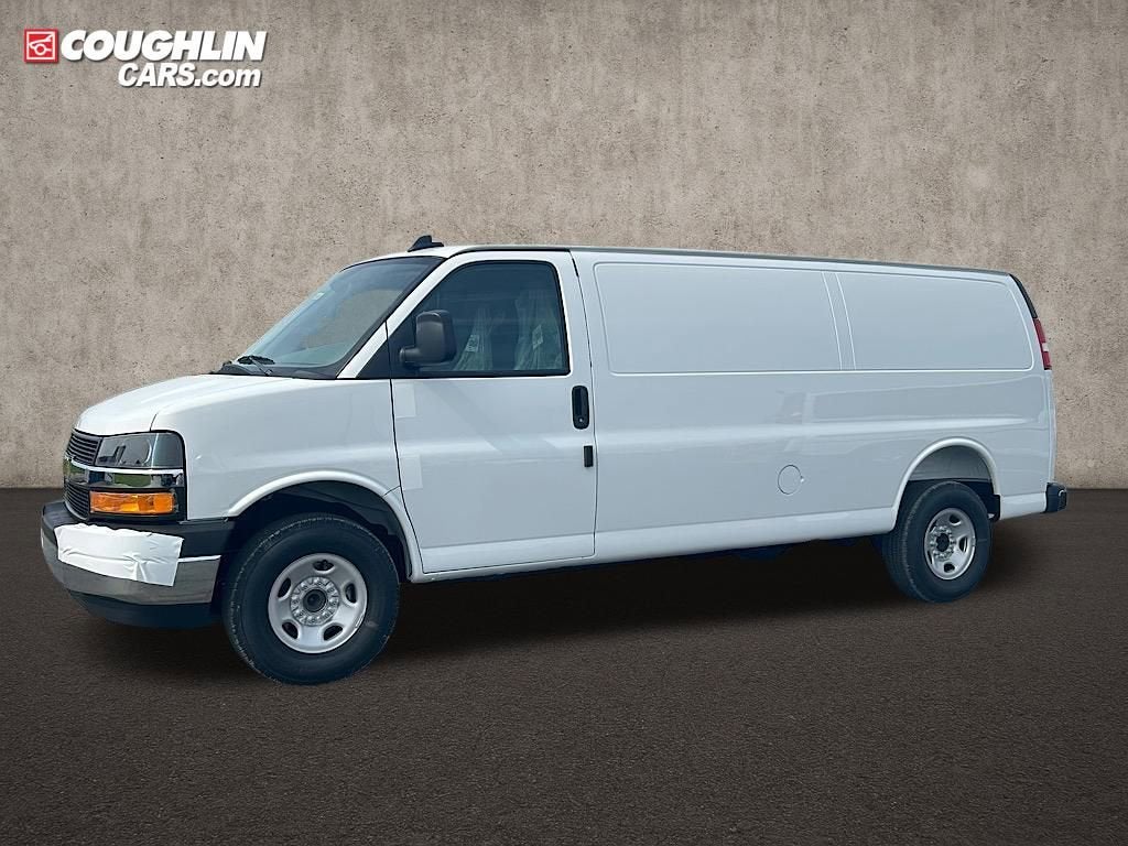 2025 Chevrolet Express Cargo 3500 WT