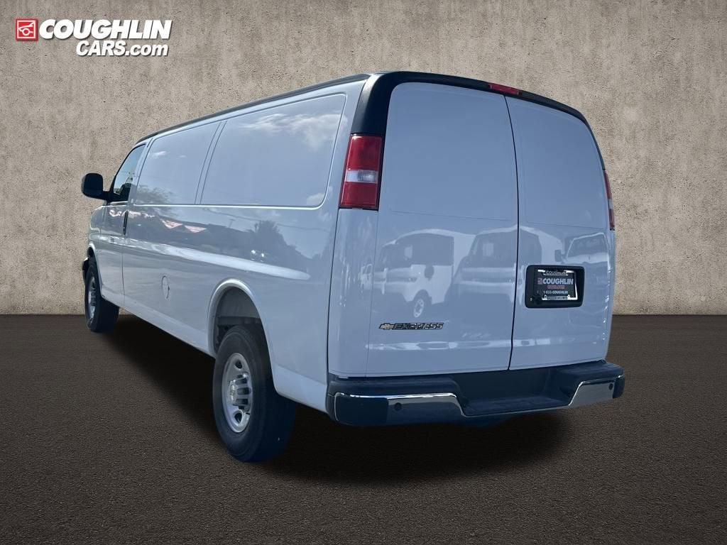 2025 Chevrolet Express Cargo 3500 WT