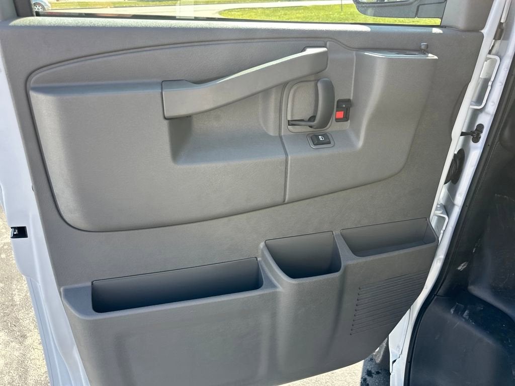 2025 Chevrolet Express Cargo 3500 WT