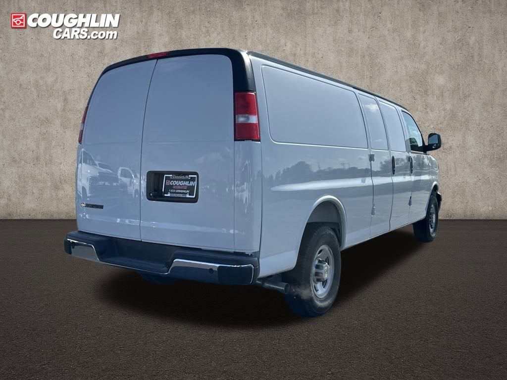 2025 Chevrolet Express Cargo 3500 WT