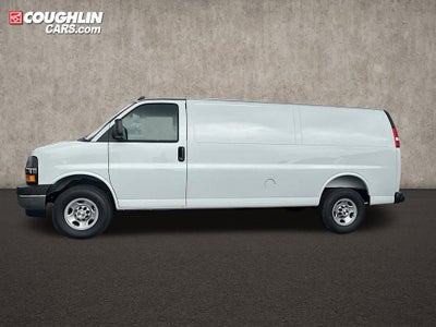 2025 Chevrolet Express Cargo 3500 WT