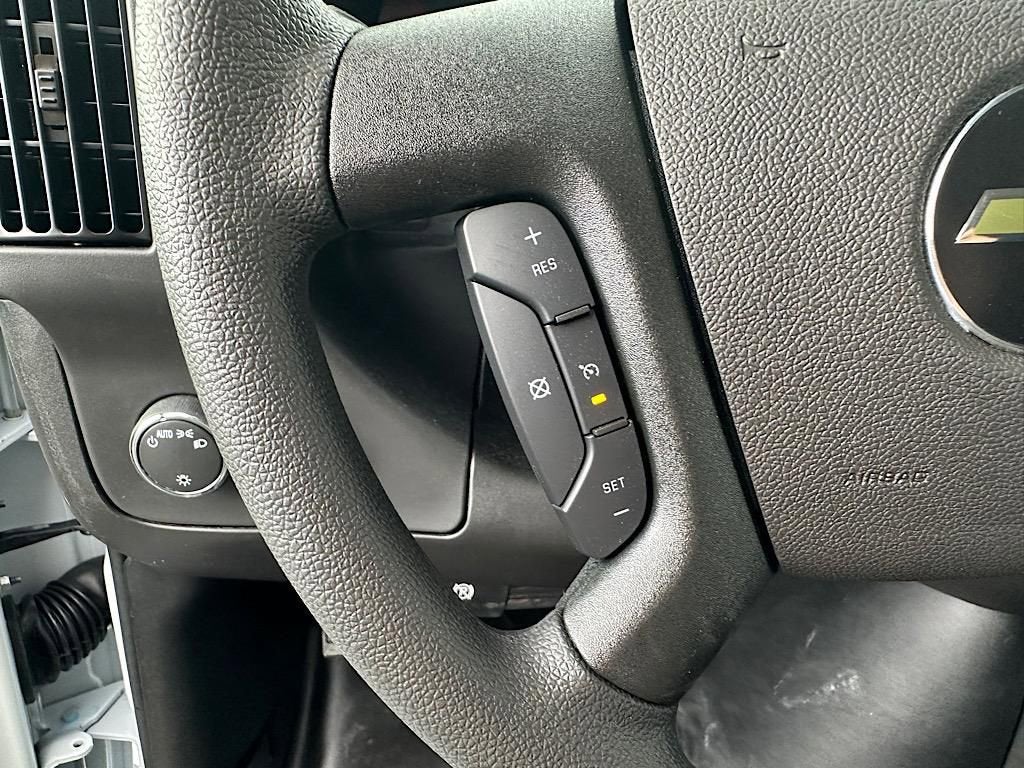 2025 Chevrolet Express Cargo 3500 WT