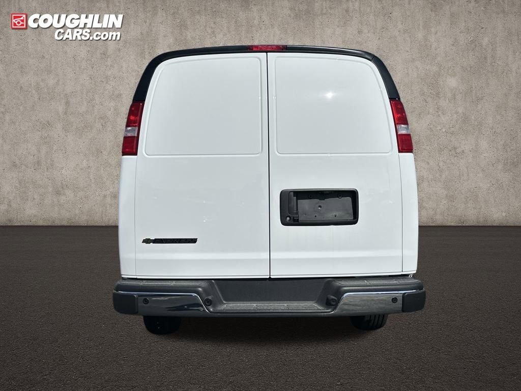 2025 Chevrolet Express Cargo 3500 WT
