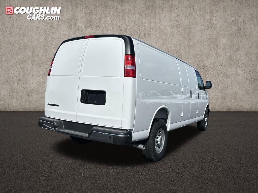 2025 Chevrolet Express Cargo 3500 WT