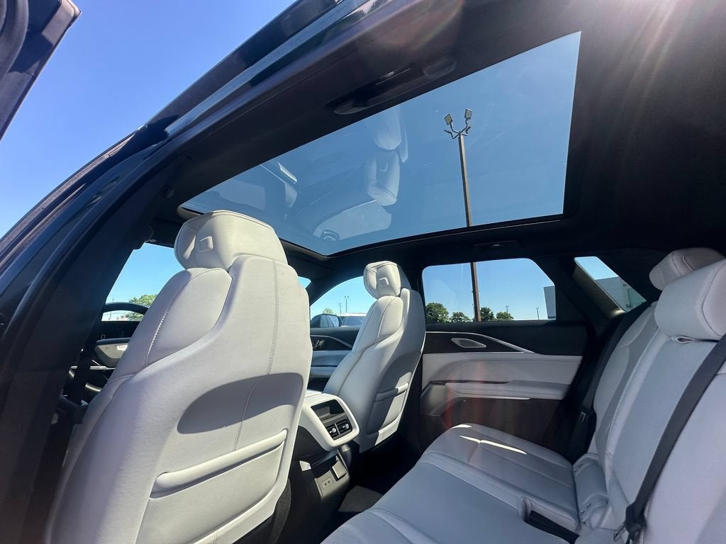 2024 Cadillac LYRIQ Luxury 2
