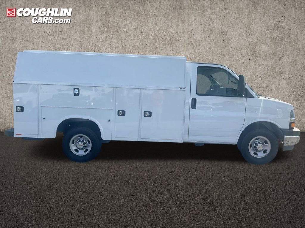 2025 Chevrolet Express Cutaway 3500 1WT