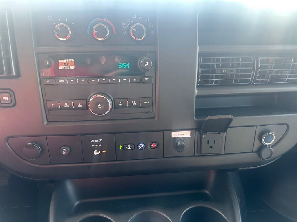 2025 Chevrolet Express Cutaway 3500 1WT