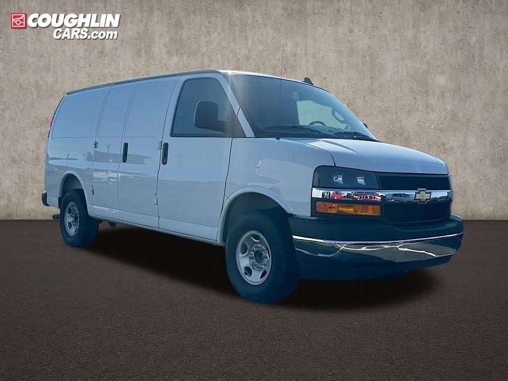 2025 Chevrolet Express Cargo WT