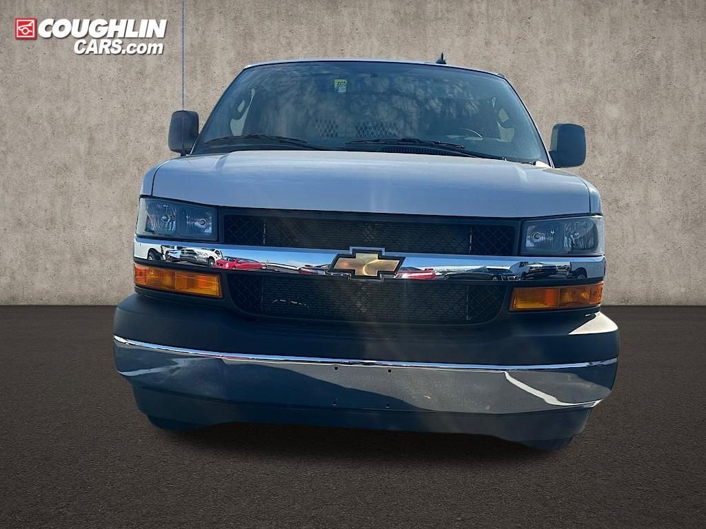 2025 Chevrolet Express Cargo WT