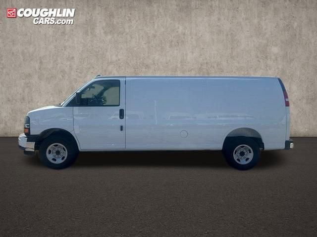 2025 Chevrolet Express Cargo 3500 WT