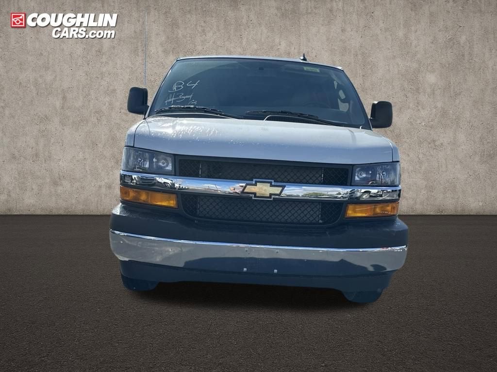 2025 Chevrolet Express Cargo WT