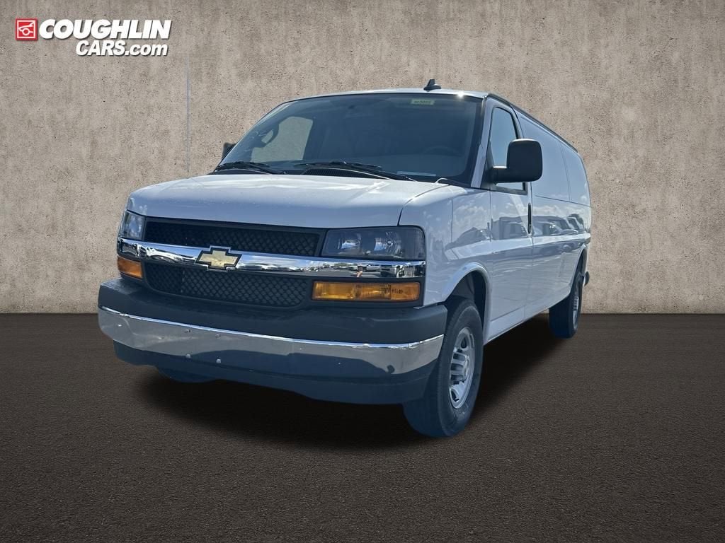 2025 Chevrolet Express Cargo WT