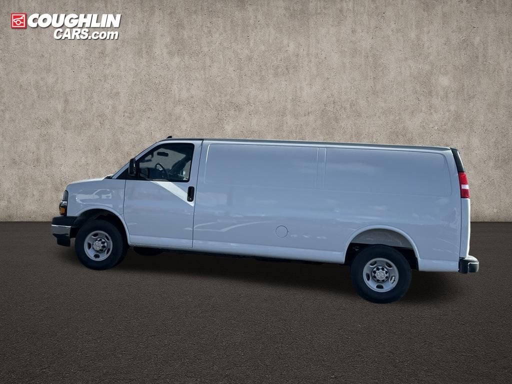 2025 Chevrolet Express Cargo WT