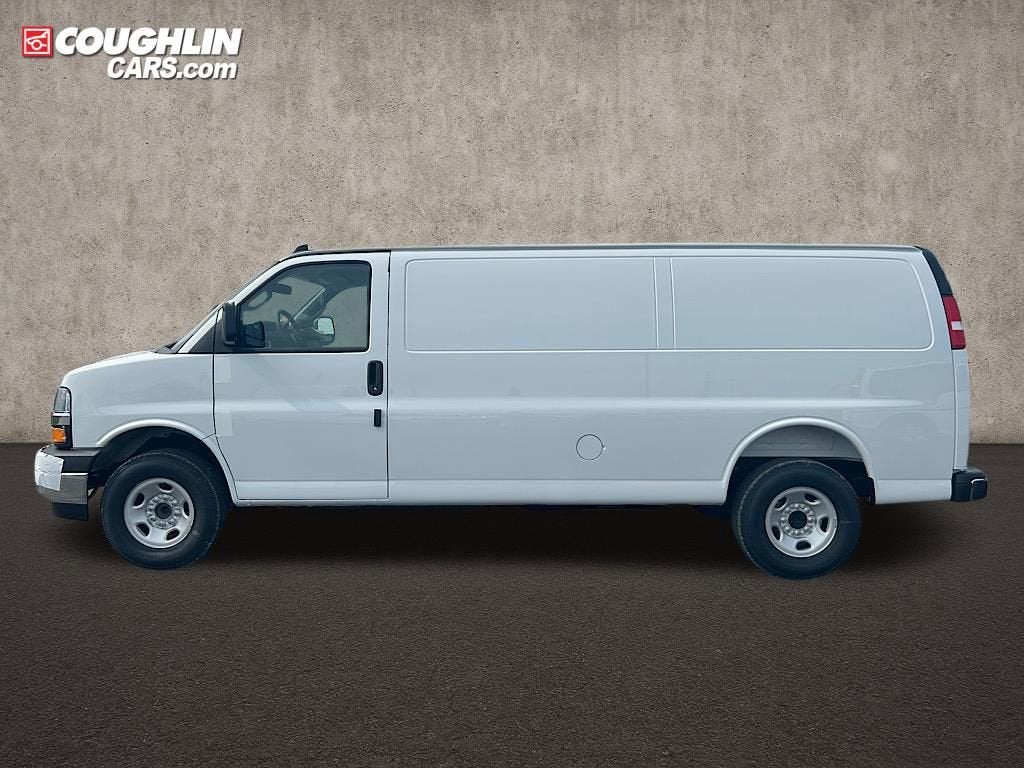 2025 Chevrolet Express Cargo WT