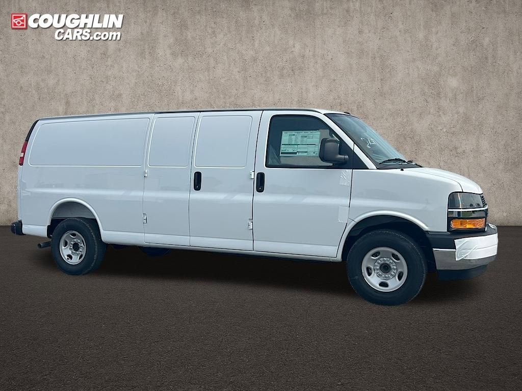 2025 Chevrolet Express Cargo WT