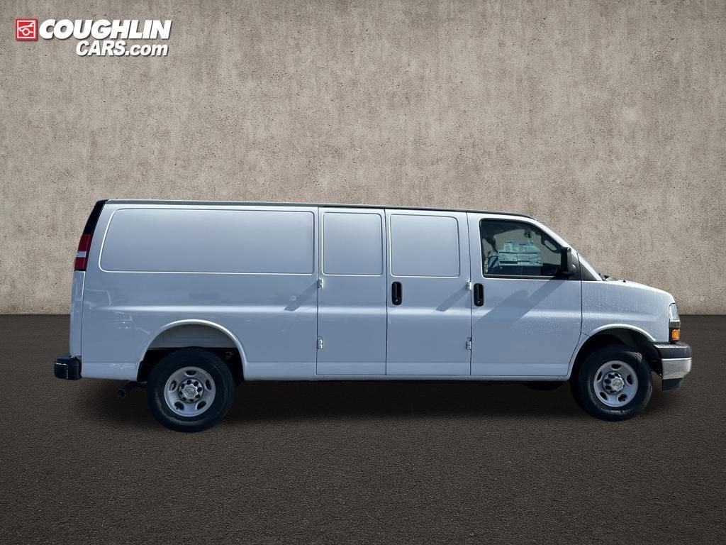 2025 Chevrolet Express Cargo WT