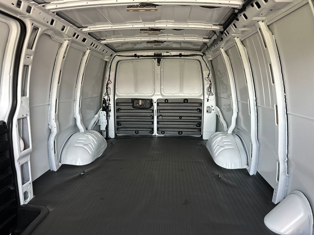 2025 Chevrolet Express Cargo WT