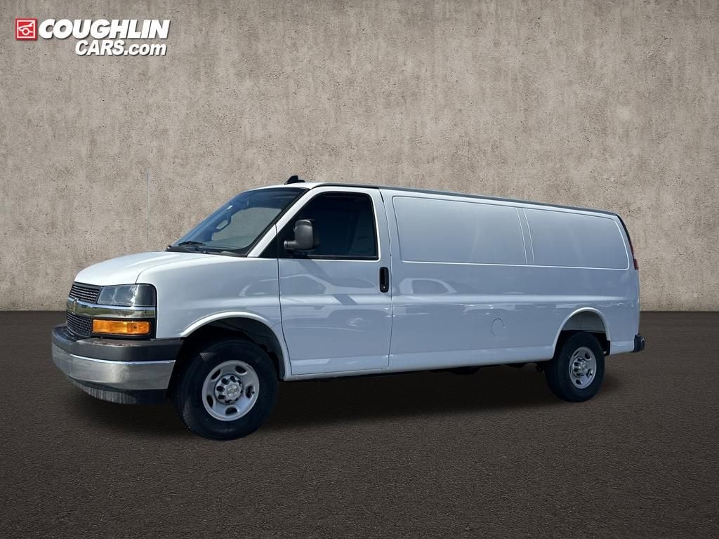 2025 Chevrolet Express Cargo WT