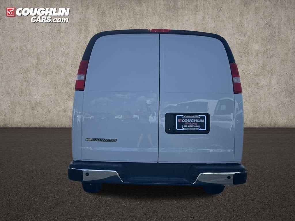 2025 Chevrolet Express Cargo WT