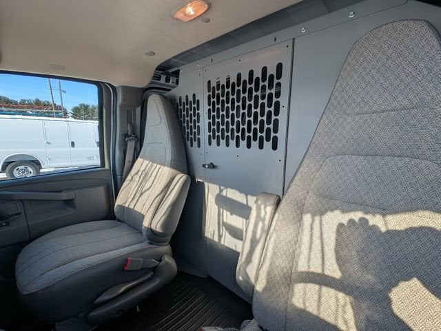 2025 Chevrolet Express Cargo 3500 WT