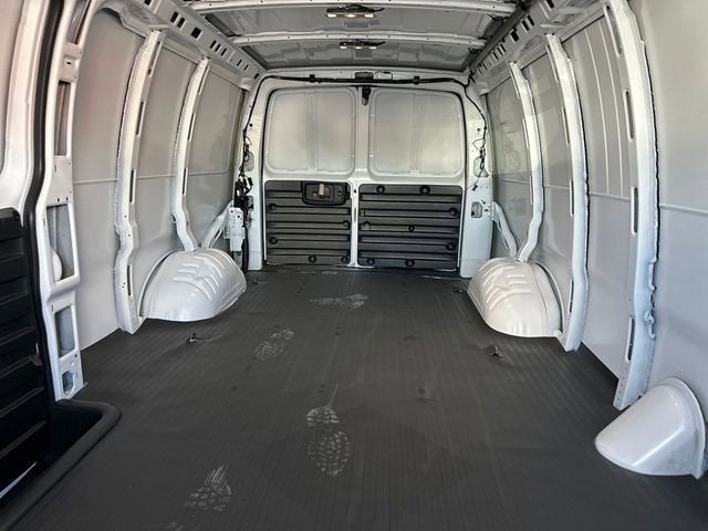 2025 Chevrolet Express Cargo WT