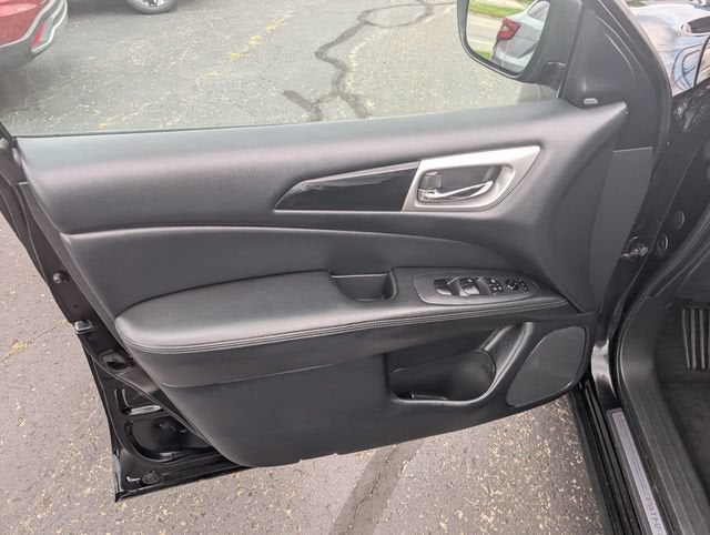 2020 Nissan Pathfinder SL